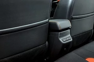 Фото Lada Vesta SW Cross - интерьер и экстерьер