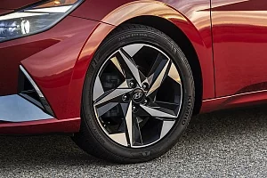 Фото Hyundai Elantra - интерьер и экстерьер
