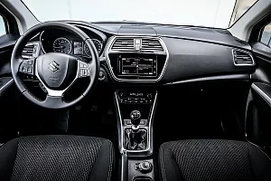 Фото Suzuki SX4 - интерьер и экстерьер