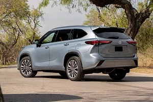 Фото Toyota Highlander - интерьер и экстерьер
