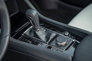 Фото Mazda 3 sedan - интерьер и экстерьер