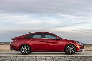 Фото Hyundai Elantra - интерьер и экстерьер