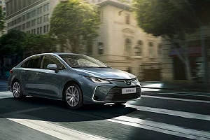 Фото Toyota Corolla - интерьер и экстерьер