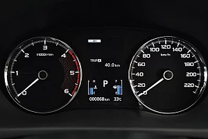 Фото Mitsubishi Pajero Sport - интерьер и экстерьер