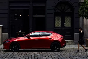 Фото Mazda Три Хэтчбэк - интерьер и экстерьер