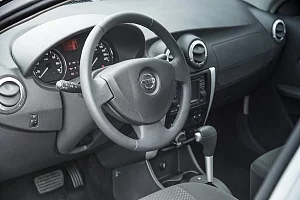 Фото Nissan Almera - интерьер и экстерьер