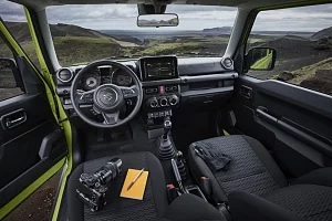 Фото Suzuki Jimny - интерьер и экстерьер