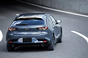 Фото Mazda Три Хэтчбэк - интерьер и экстерьер