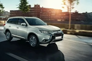 Фото Mitsubishi Аутлендер 7 мест - интерьер и экстерьер