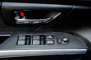 Фото Suzuki SX4 - интерьер и экстерьер
