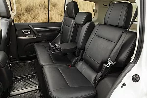 Фото Mitsubishi Pajero - интерьер и экстерьер