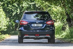 Фото Suzuki SX4 - интерьер и экстерьер